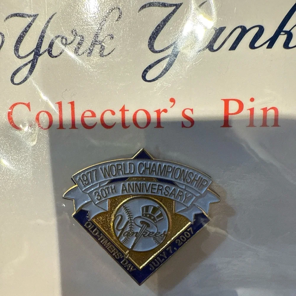 Vintage New York Yankees MLB Pins LOT OF 4‎